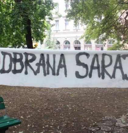 Predstavnici kampanje 'Vodoodbrana Sarajeva' predaju poziv Ani Babić