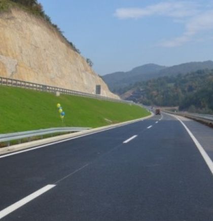 Zbog radova u Crnoj Gori, na graničnim prelazima Klobuk i Deleu&scaron;a u vremenu od 10 do 15 sati, dolazi do obustave saobraćaja