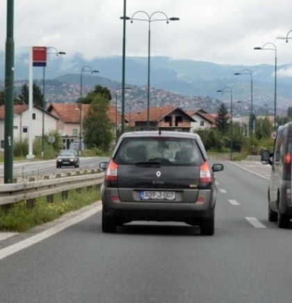 Zbog saobraćajne nezgode obustavljen je saobraćaj na magistralnom putu M-14.1 Modriča-Gradačac, u mjestu Skugrić