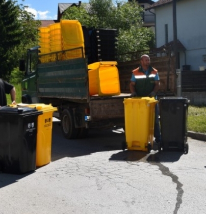 Podjela kanti za selektivno odlaganje otpada za još 1500 domaćinstava u KS