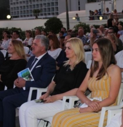 U Neumu otvorena ljetna turistička sezona