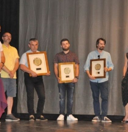 Kokan Mladenović sa Karolinom Nojber i Doli Bel "osvojio" Jajce