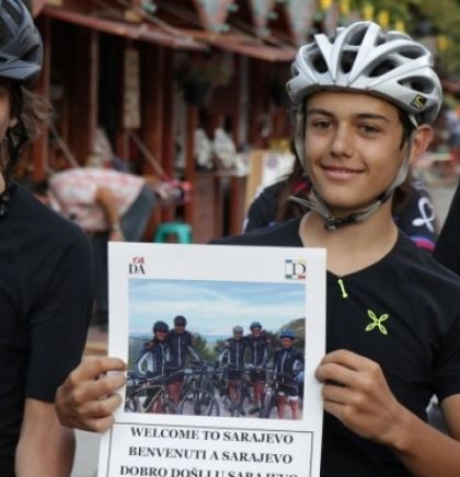 Mladi biciklisti iz Italije donijeli zastavu mira u Sarajevo