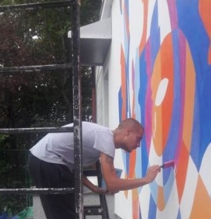 Festival ulične umjetnosti počeo oslikavanjem murala u OŠ 'Musa Ćazim Ćatić'
