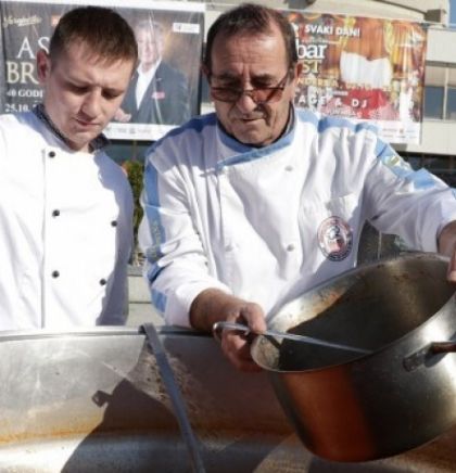 Članovi Udruženja kuhara skuhali 1.500 porcija tarhane