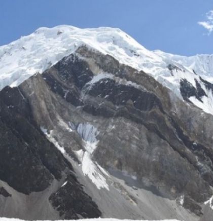 Potraga za dvojicom britanskih planinara zarobljenih u blizini vrha Koyo Zam