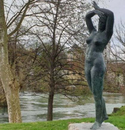 Skulptura 'Djevojka sa Une' nakon restauracije ponovno vraćena u grad Bihać