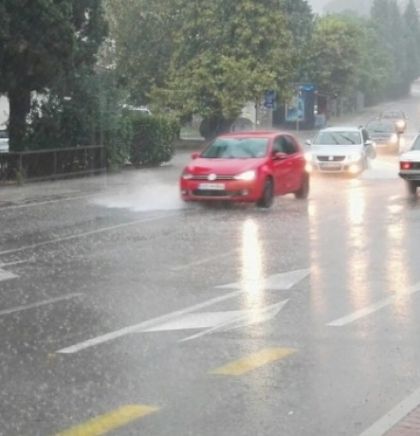Opreznija vožnja zbog nestabilnog vremena i kiše u pojedinim krajevima