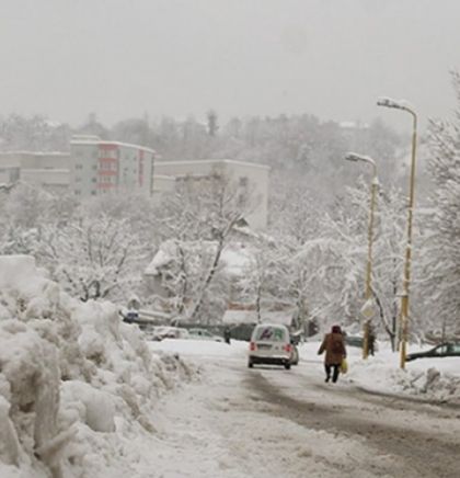 Ugaženi snijeg na kolovozima u višim predjelima Bosne