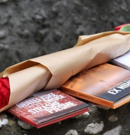 U Sarajevu Svjetski dan knjige obilježen simboličnim mijenjanjem knjige za ružu