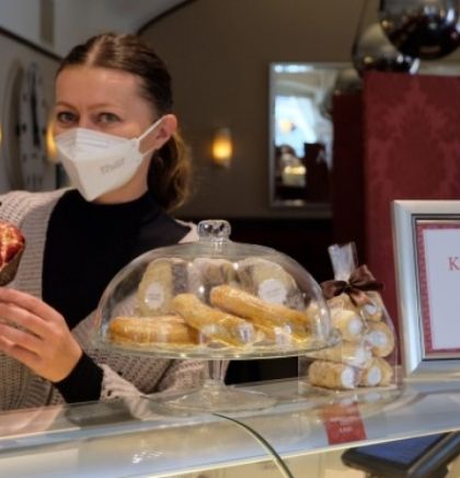 Bečki "Café Museum" prodaje kolače i testira goste na koronu