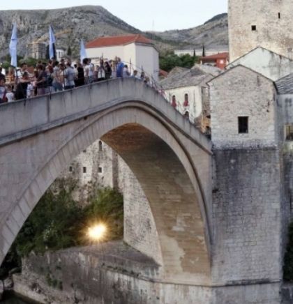 Na današnji dan otvoren obnovljeni Stari most u Mostaru