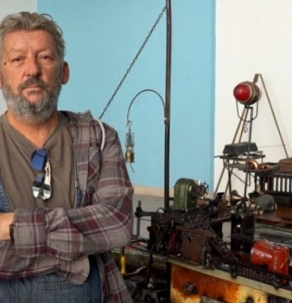 Dubrovački umjetnik u Mostaru od otpada izrađuje skulpturu parobroda