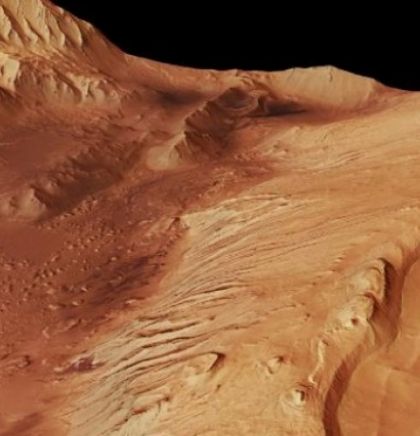 Orbiter koji kruži oko Marsa otkrio ogromne količine vode u njegovom tlu