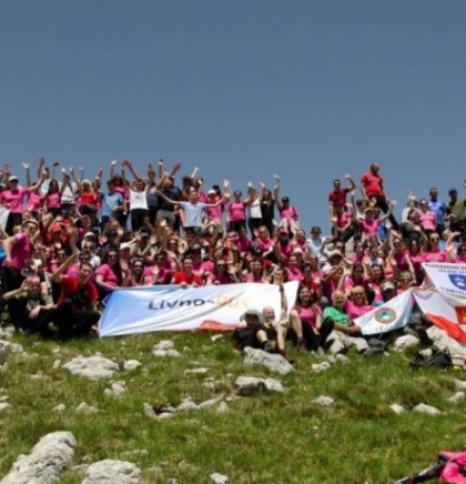 Rekordan broj planinara u pohodu '100 žena na Kamešnici'