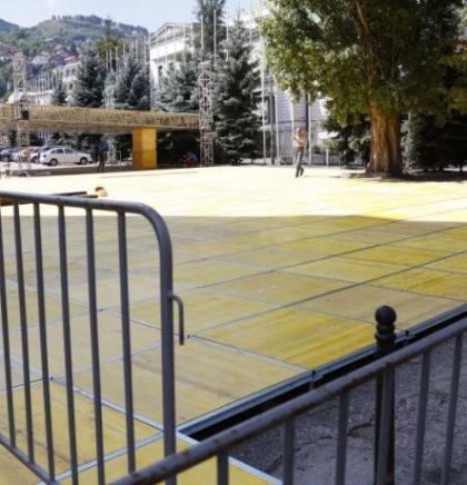 U iščekivanju Sarajevo Film Festivala, ispred Narodnog pozorišta počele pripreme