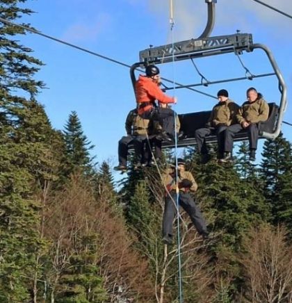 Uspješno realizirana vježba spašavanja skijaša na vertikalnom transportu na Bjelašnici