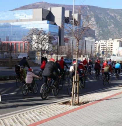 Mostarci odvozili 10. biciklijadu Djeda Mrazeva