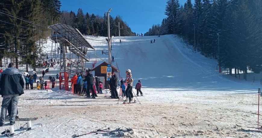 Ski centar Ponijeri i nakon zimskog raspusta otvoren radnim danima i vikendom