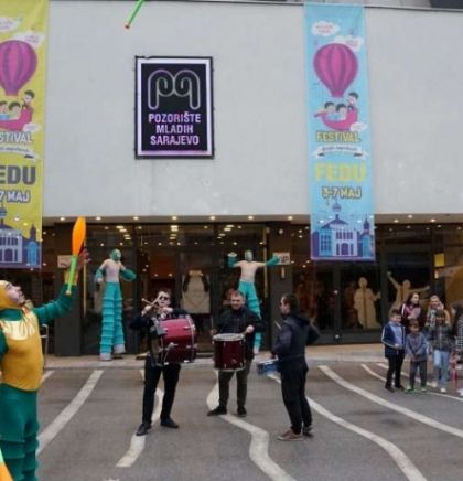 Festival 'FEDU' otvoren defileom cirkuske trupe 'Master&Margarita' i predstavom 'Zlatokosa'