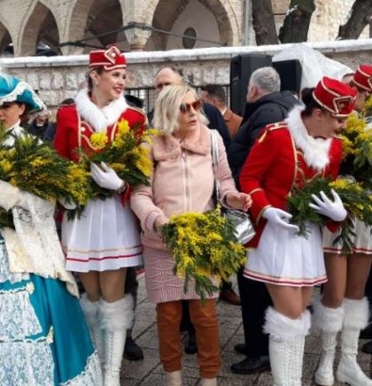 Sarajlije, gosti i turisti uživali u 'Prazniku mimoze' na Baščaršiji