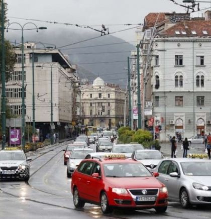 Pretežno mokar ili vlažan kolovoz u BiH, uz pojačan promet vozila u blizini većih gradskih centara