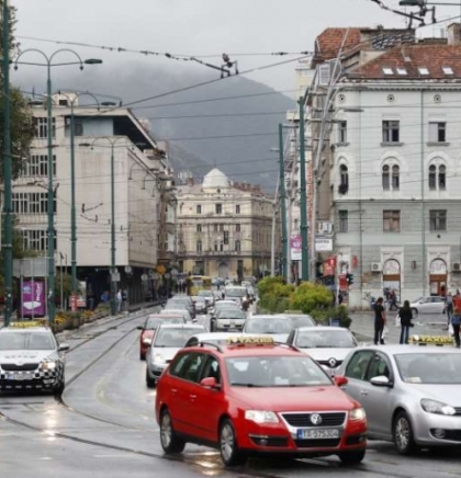 Mjestimično vlažan kolovoz na putevima u BiH, mogući odroni