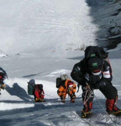 Prve žrtve ove sezone na Mount Everestu
