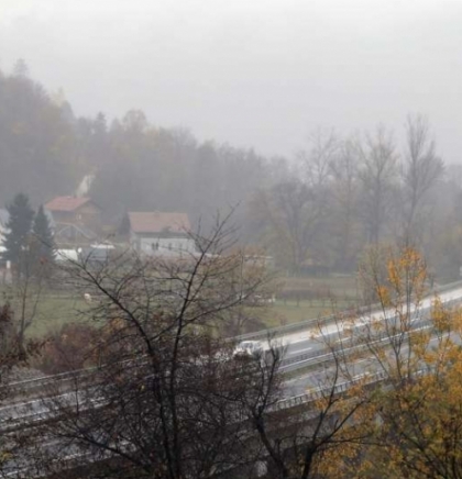 Mjestimično vlažan ili mokar kolovoz