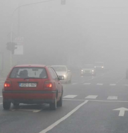 Na dionicama u kotlinama i uz riječne tokove vidljivost smanjena zbog magle, oprez zbog odrona