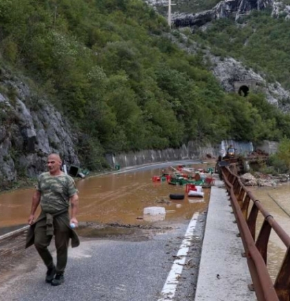 I dalje obustavljen saobraćaj na putevima od Jablanice prema Mostaru i Blidinju