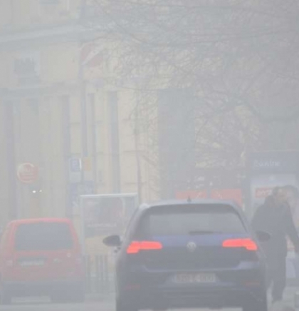 Na pojedinim dionicama uz rijeke Bosnu, Vrbas i Spreču smanjena vidljivost zbog magle