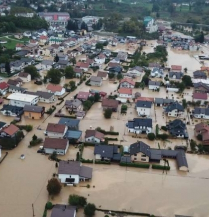 Pomozi.ba otvorio humanitarni telefonski broj 17039 za unesrećene u poplavama