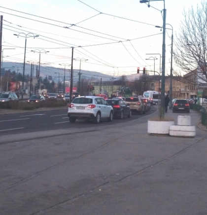 U južnim krajevima BiH vidljivost smanjena zbog magle, na zapadu jaki udari vjetra