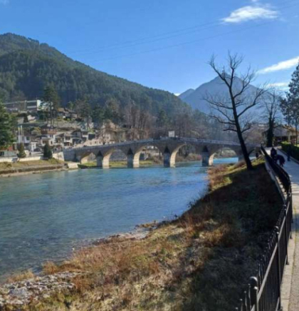 U većem dijelu zemlje danas sunčano, temperature između 6 i 12, na jugu do 15 stepeni