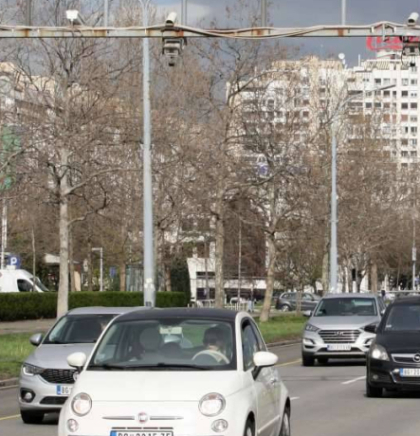 Kolovoz suh i mjestimično vlažan, frekvencija vozila umjerenog intenziteta