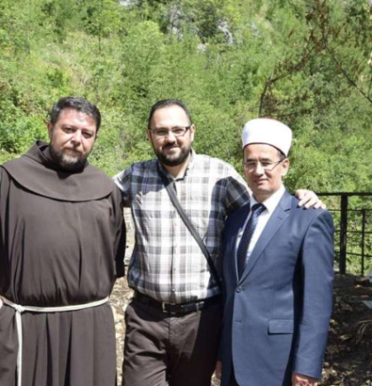 Iz &scaron;tampe iza&scaron;la knjiga 'Franjevci - Čuvari Bosne' autora Faruka Velea