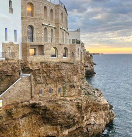 Apulija: Polignano a Mare, grad koji je proslavio poznati hit Volare slavnog Domenica Modunja