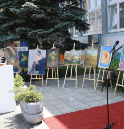 Izložba radova učenika Srednje &scaron;kole primijenjenih umjetnosti i ALU Sarajevo na Obali Maka Dizdara