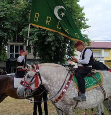 VJERA I TRADICIJA: Ispraćeni konjanici put Ajvatovice