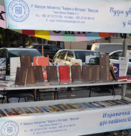 Na Malom gradskom trgu u Prijedoru održana četvrta 'Knjigomanija'