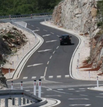 Zbog požara obustavljen saobraćaj na putnim pravcima Stolac-Neum i Čapljina-Hrasno-Neum