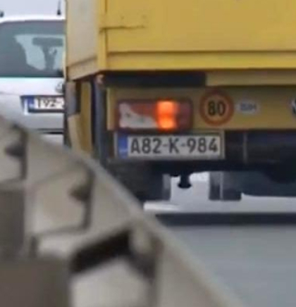 Zbog protesta usporen saobraćaj &scaron;irom BiH, na nekoliko graničnih prelaza blokiran teretni terminal