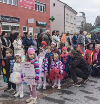 Maskenbal na centralnom trgu u Prijedoru povodom Dječije nedjelje 