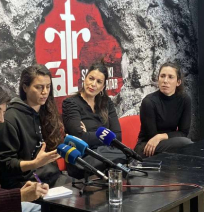 Predstava 'Losing It' palestinskih umjetnica Samaa Wakim i Samar Haddad King na sceni SARTR-a