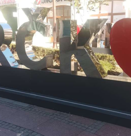 U centru Brčkog postavljen 'selfie znak' u cilju turističke promocije grada