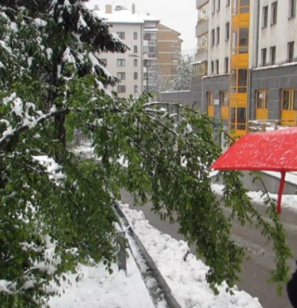 Jutros je pretežno oblačno vrijeme sa slabim snijegom