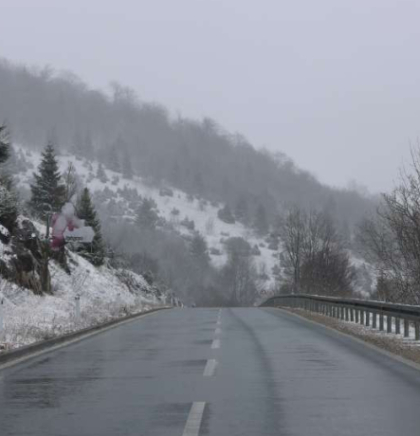Oprez zbog magle, odrona i poledice