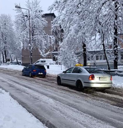 Stanje na putevima u BiH otežano, posebno u zapadnim i planinskim krajevima