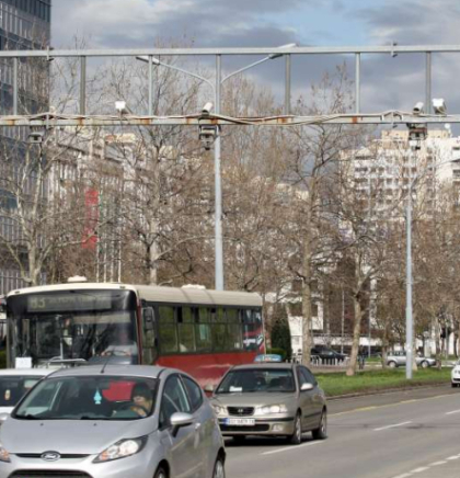 Na većini putnih pravaca saobraćaj bez zastoja i vanrednih ograničenja, oprez zbog magle i odrona